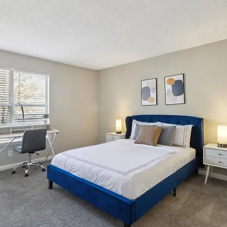 Park At London F4 I Spacious 2 Bed 2 Bath